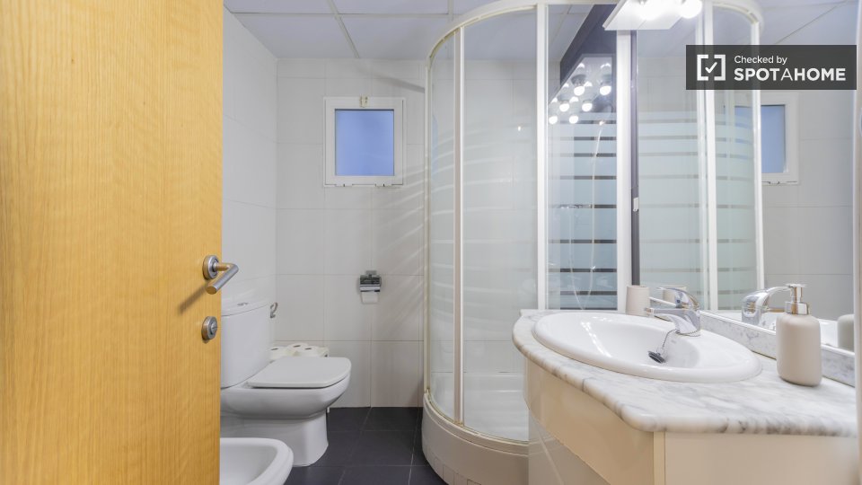 Apartment Valencia, 2 beds, 78m² — photo 25