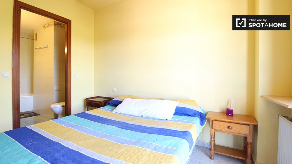 Double room Madrid, 5 beds, 80m² — photo 3