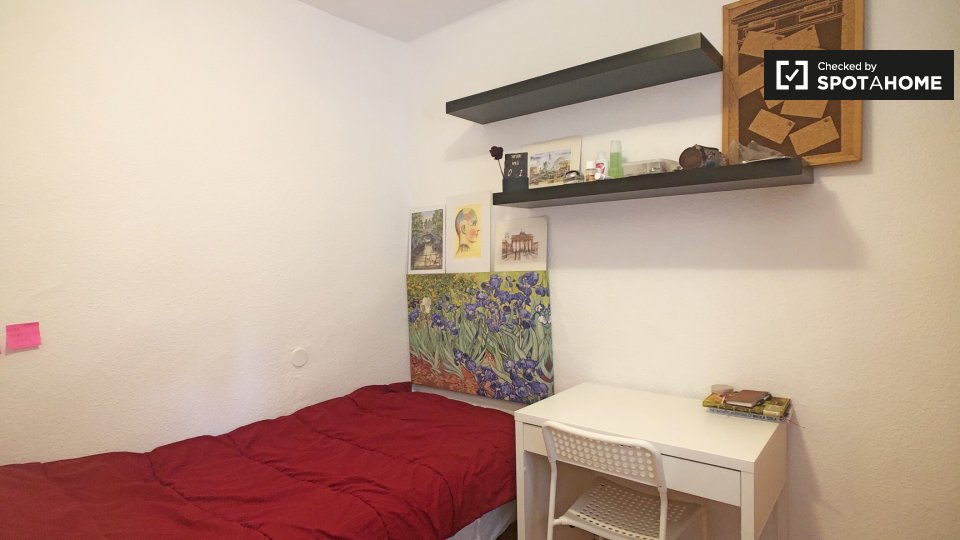 Double room Madrid, 3 beds, 50m² — photo 4