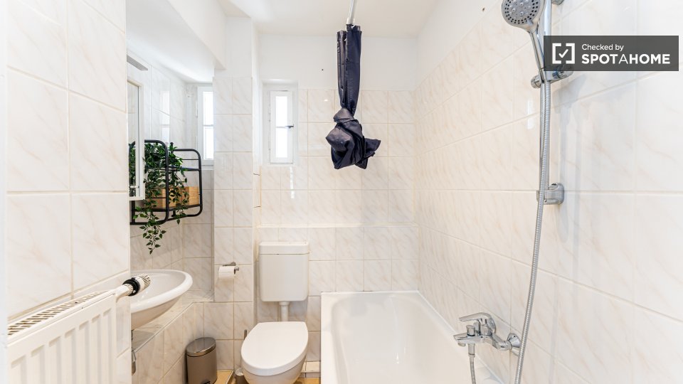 Double room Berlin, 5 beds, 84m² — photo 16