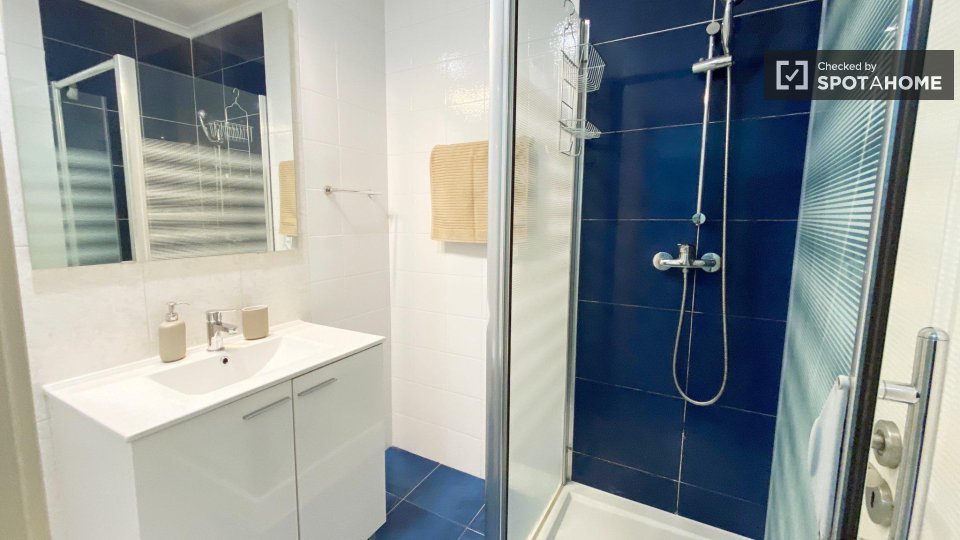 Apartment Lisbon, 2 beds, 79m² — photo 19