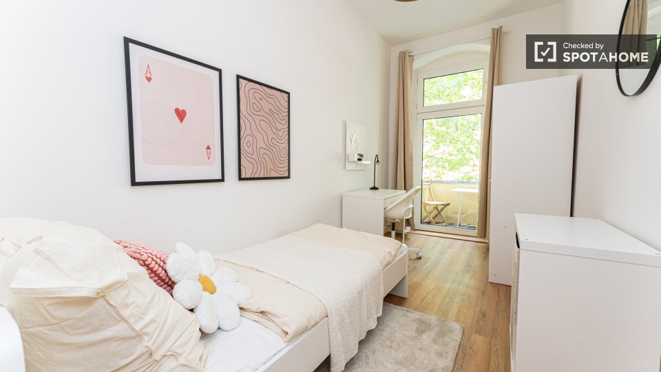 Double room Berlin, 4 beds, 73m² — photo 6