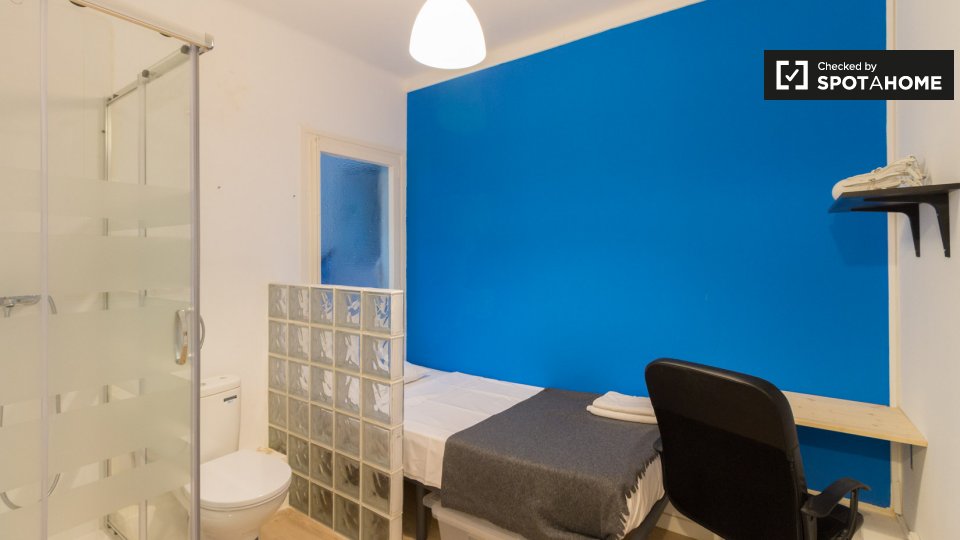 Double room Barcelona, 5 beds, 75m² — photo 1