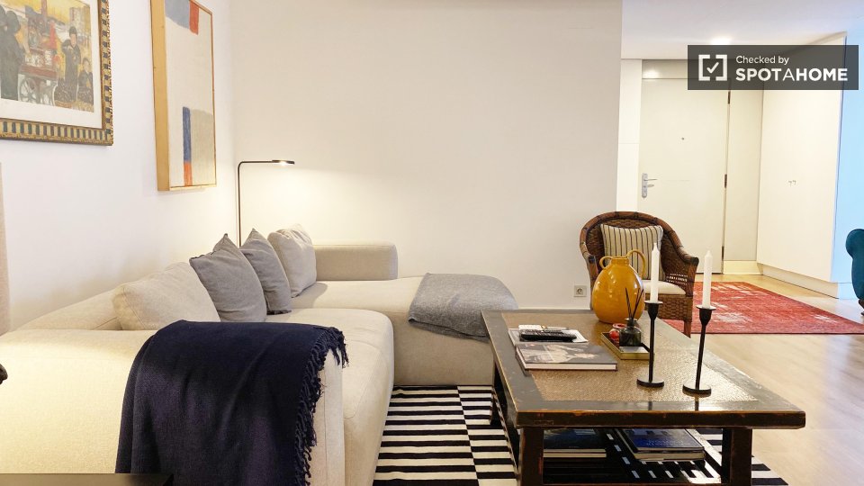 Apartment Lisbon, 1 bed, 82m² — photo 27