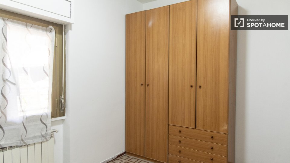 Double room Rome, 3 beds — photo 12