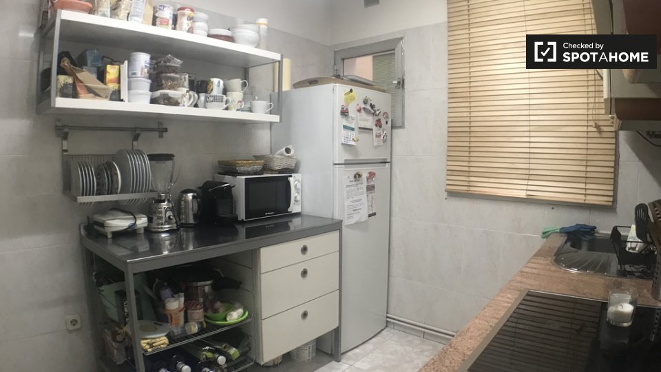 Double room Madrid, 2 beds, 90m² — photo 15