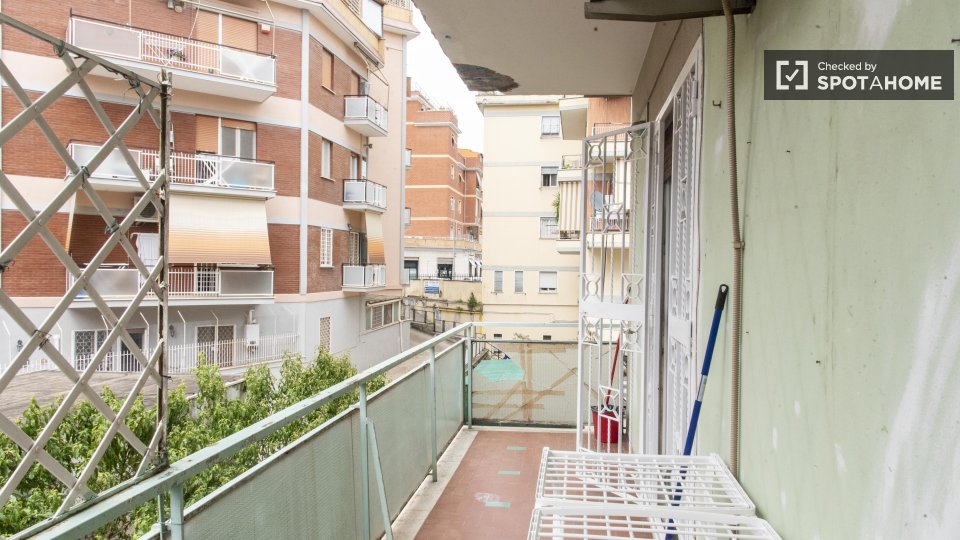 Double room Rome, 3 beds — photo 16