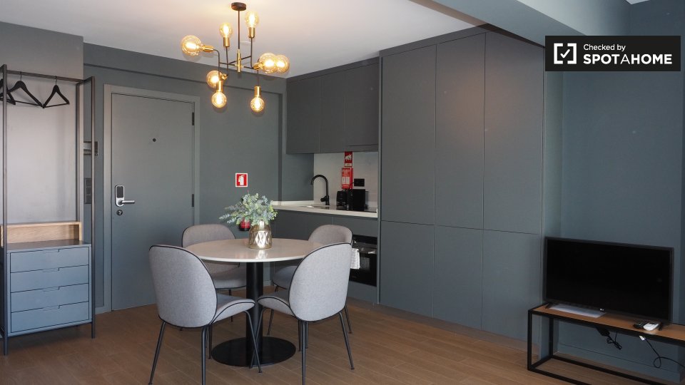 Apartment mono Lisbon, 47m² — photo 1