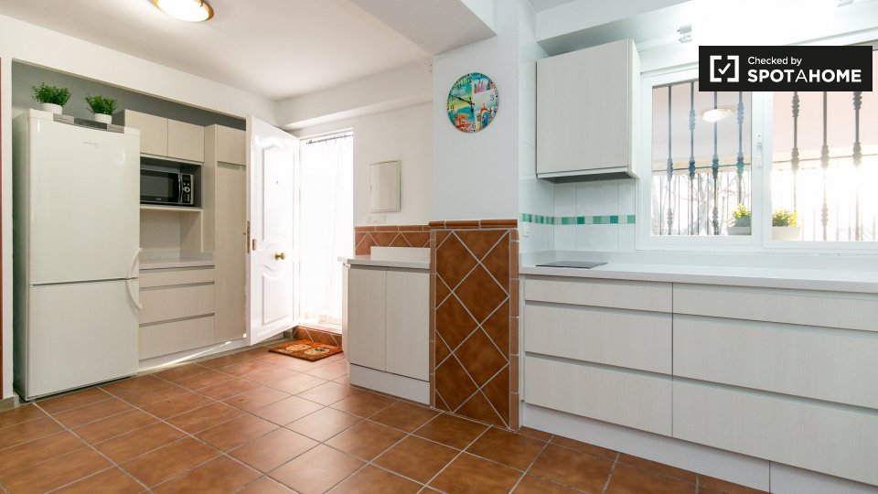 Double room Granada, 3 beds, 95m² — photo 14