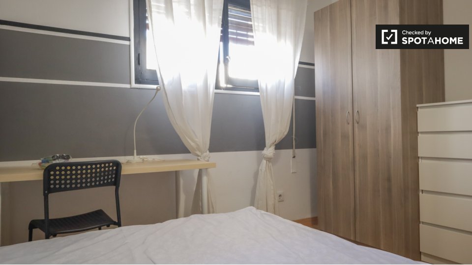 Double room Madrid, 7 beds, 160m² — photo 17