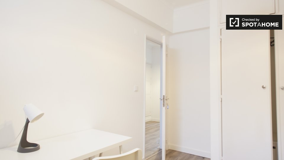 Double room Lisbon, 4 beds, 75m² — photo 3