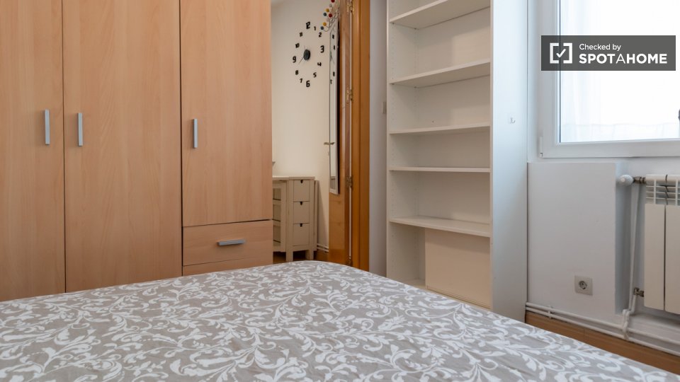 Double room Madrid, 3 beds — photo 26