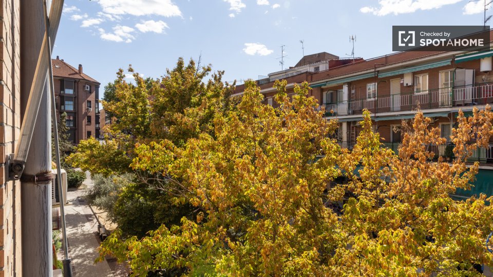 Double room Madrid, 5 beds, 101m² — photo 44