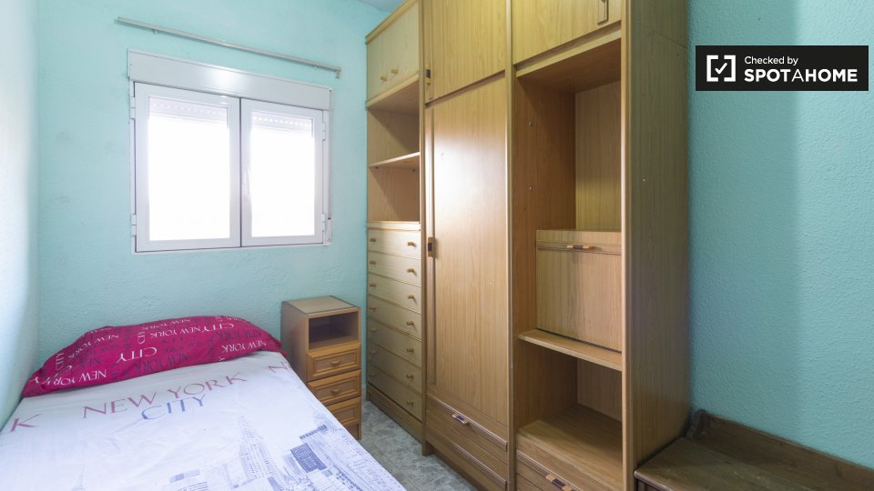 Double room Madrid, 3 beds, 80m² — photo 1