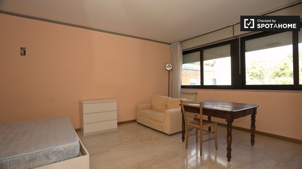 Apartment Rome, 2 beds — photo 8