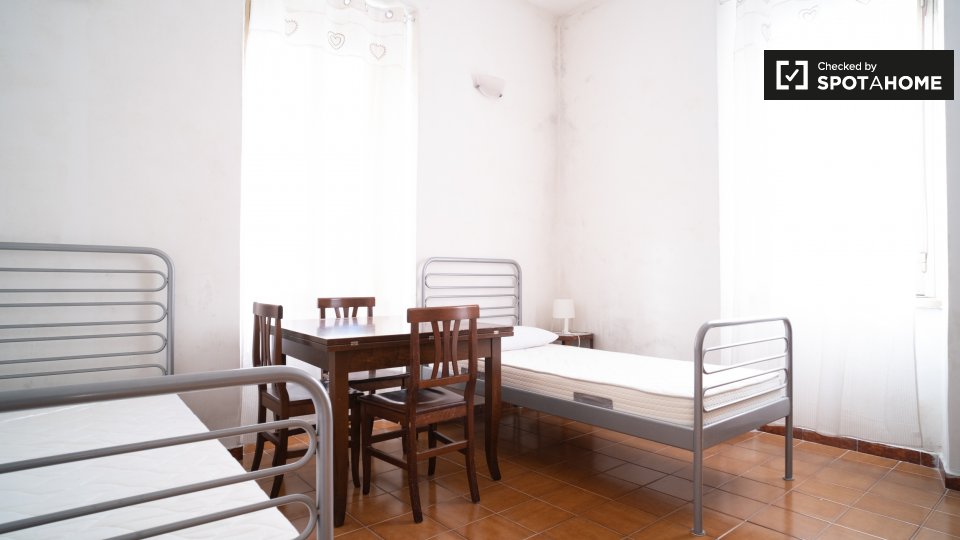 Double room Rome, 3 beds, 75m² — photo 1