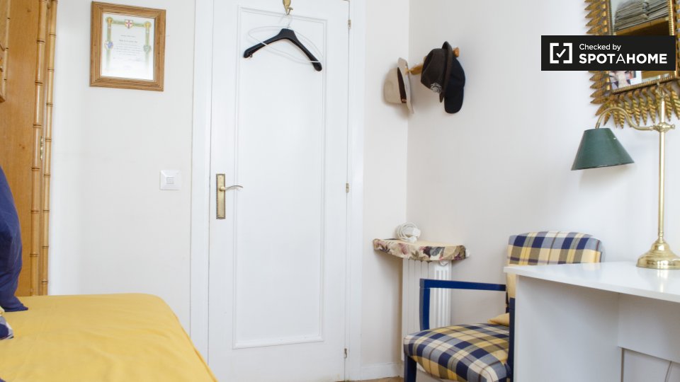 Double room Madrid, 3 beds, 100m² — photo 3