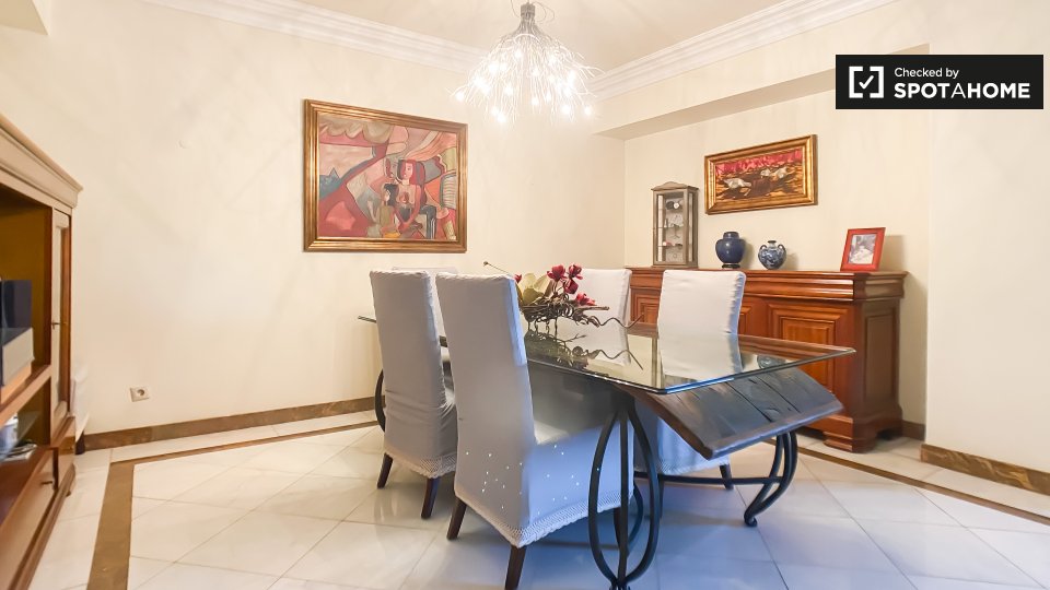 Double room Lisbon, 4 beds, 180m² — photo 7