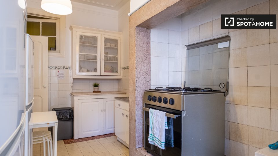 Double room Lisbon, 6 beds — photo 8