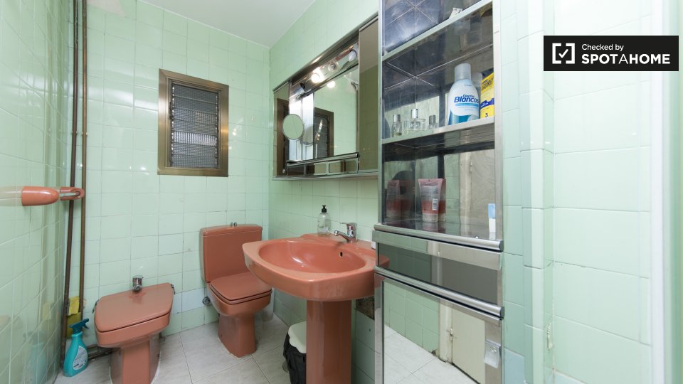 Double room Madrid, 4 beds, 140m² — photo 16