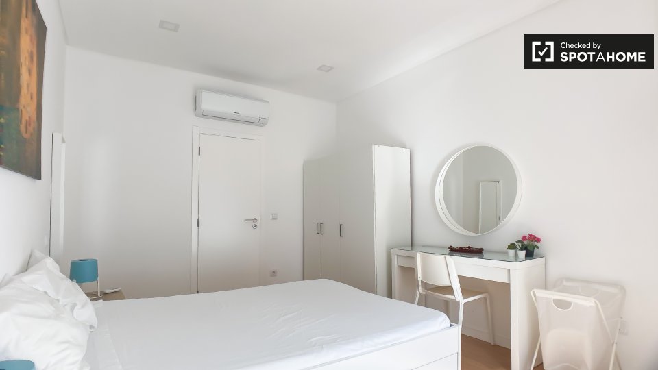 Apartment Lisbon, 2 beds, 120m² — photo 16