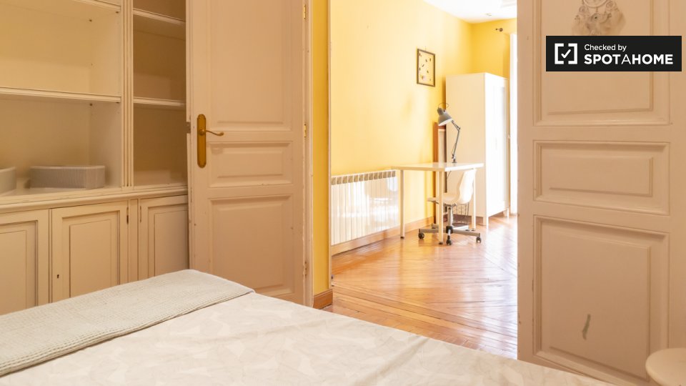 Double room Madrid, 7 beds, 180m² — photo 3