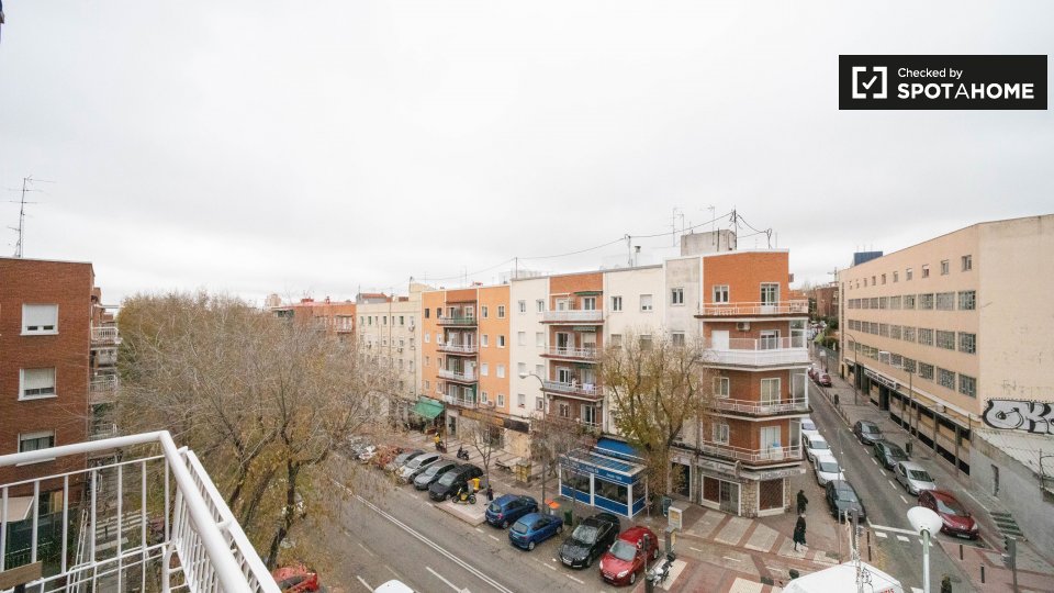 Double room Madrid, 5 beds, 110m² — photo 6