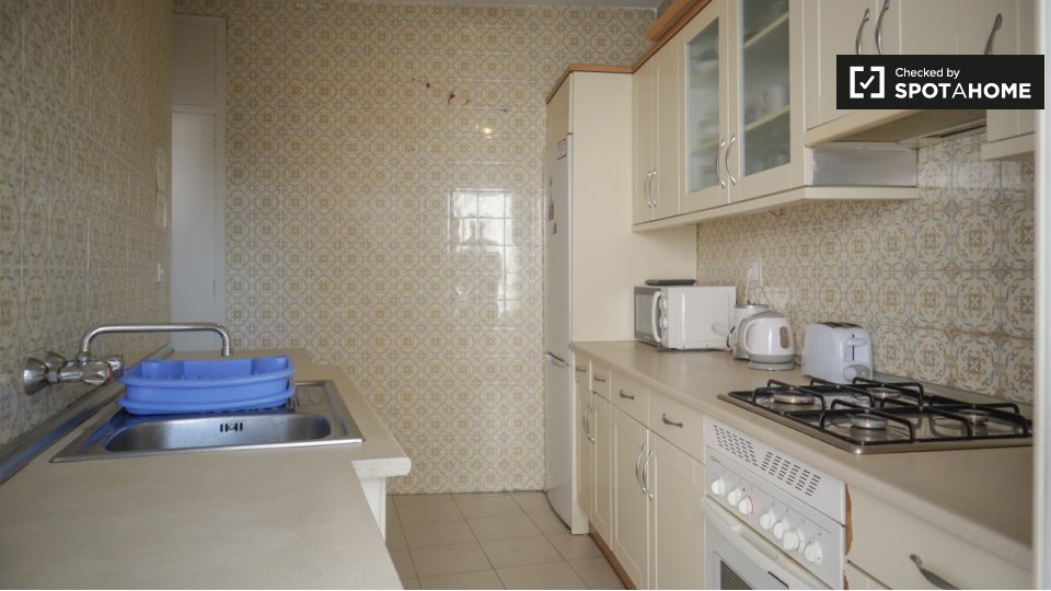 Double room Madrid, 6 beds, 200m² — photo 3