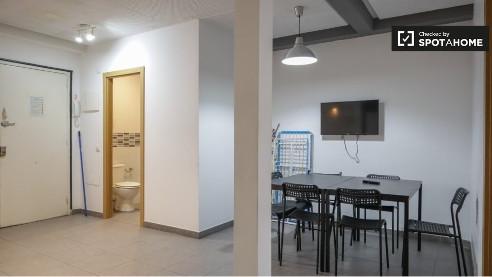Double room Madrid, 7 beds, 160m² — photo 7