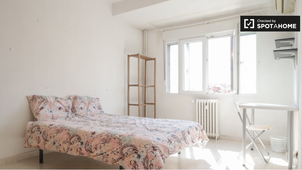 Double room Madrid, 5 beds, 120m² — photo 1