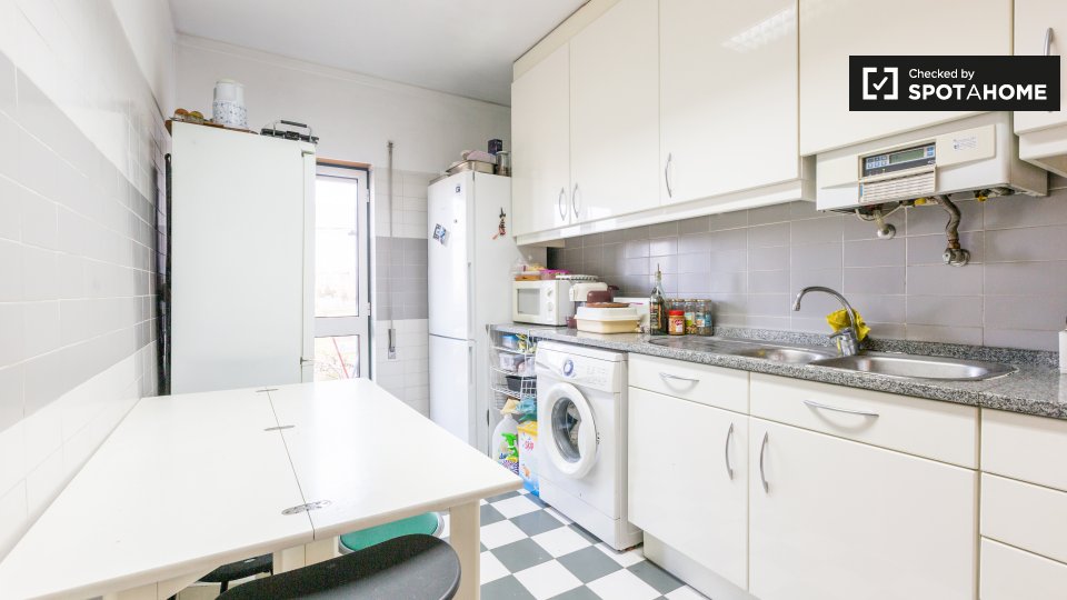 Double room Lisbon, 4 beds — photo 19
