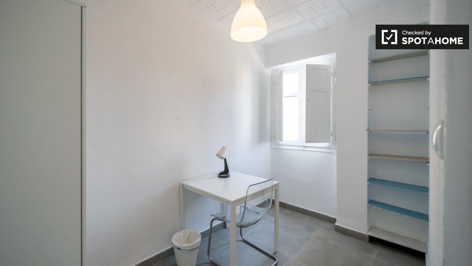 Double room Valencia, 3 beds — photo 7