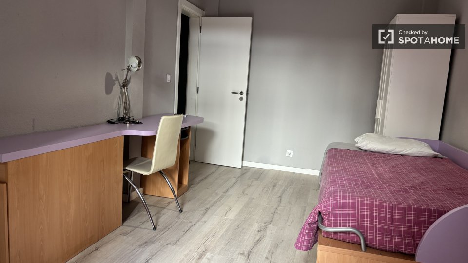 Double room Lisbon, 4 beds, 85m² — photo 27