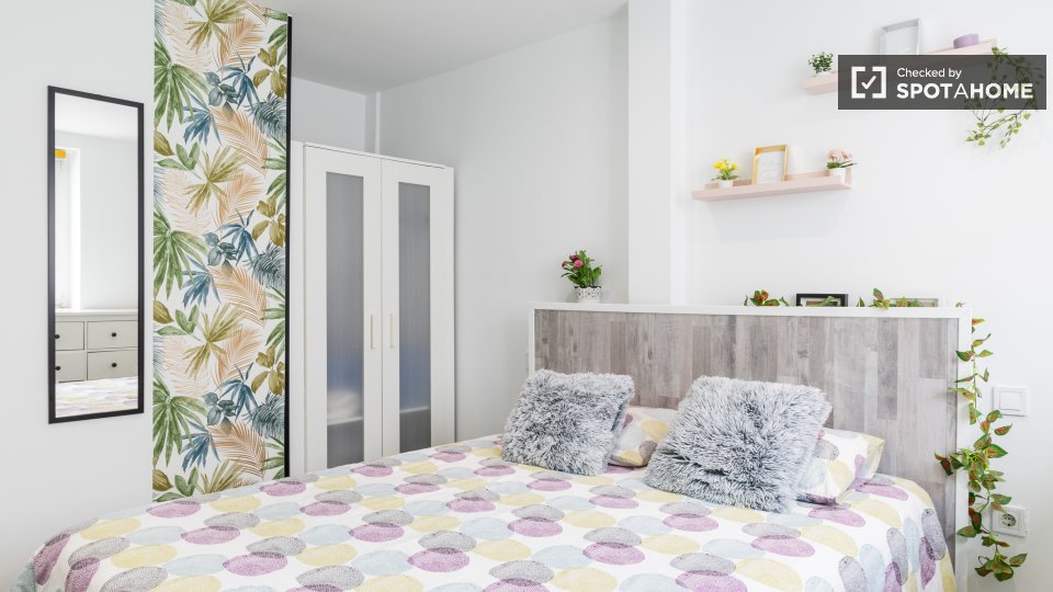 Double room Madrid, 3 beds — photo 22