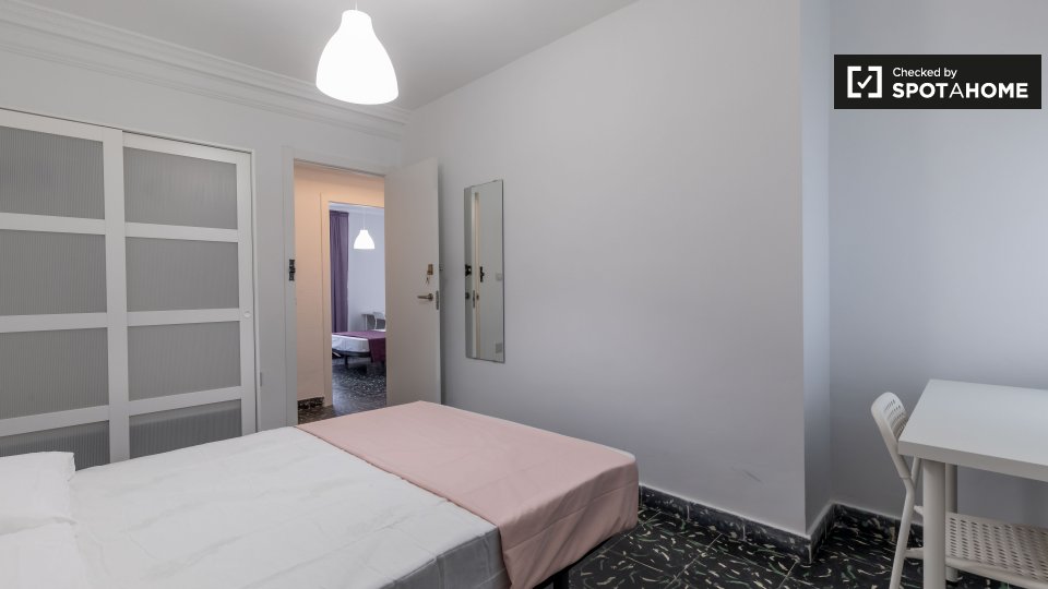 Double room Valencia, 7 beds, 160m² — photo 3