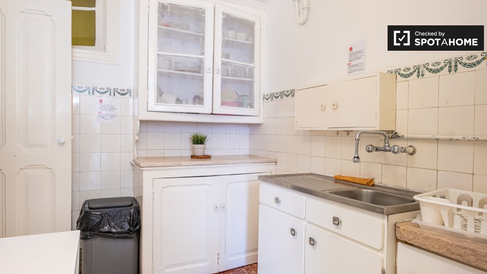 Double room Lisbon, 6 beds — photo 7