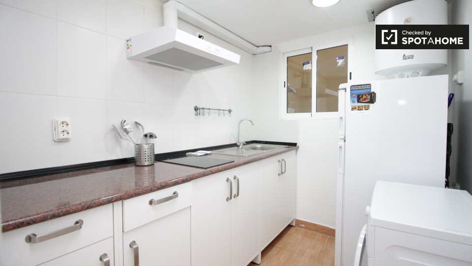 Double room Barcelona, 2 beds, 35m² — photo 9