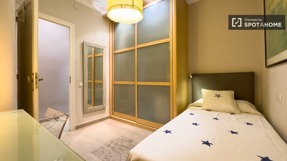 Double room Barcelona, 3 beds — photo 13