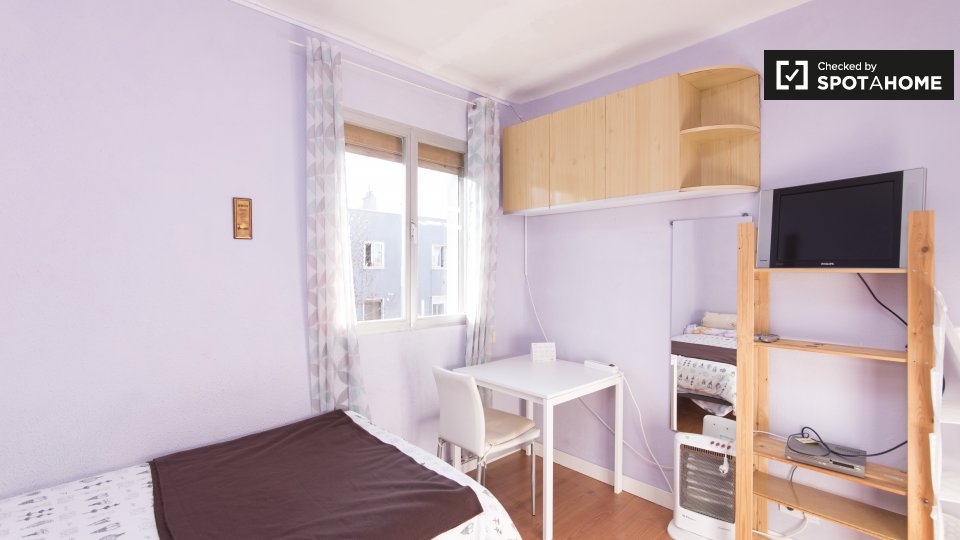 Double room Madrid, 3 beds, 72m² — photo 2