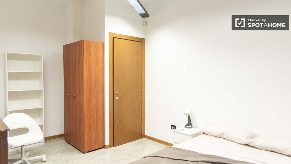 Double room Rome, 3 beds — photo 16