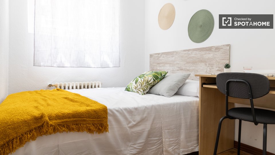 Double room Madrid, 5 beds — photo 9