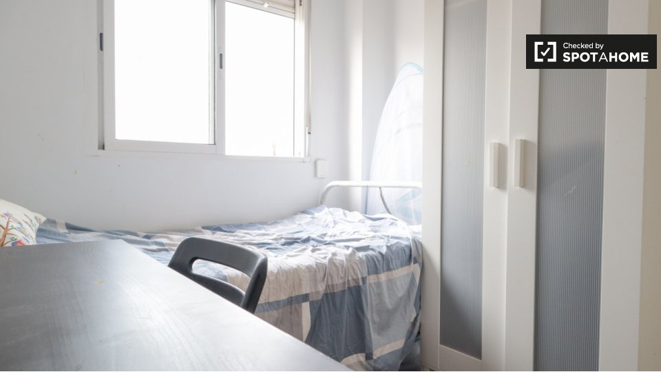 Double room Madrid, 3 beds, 70m² — photo 14