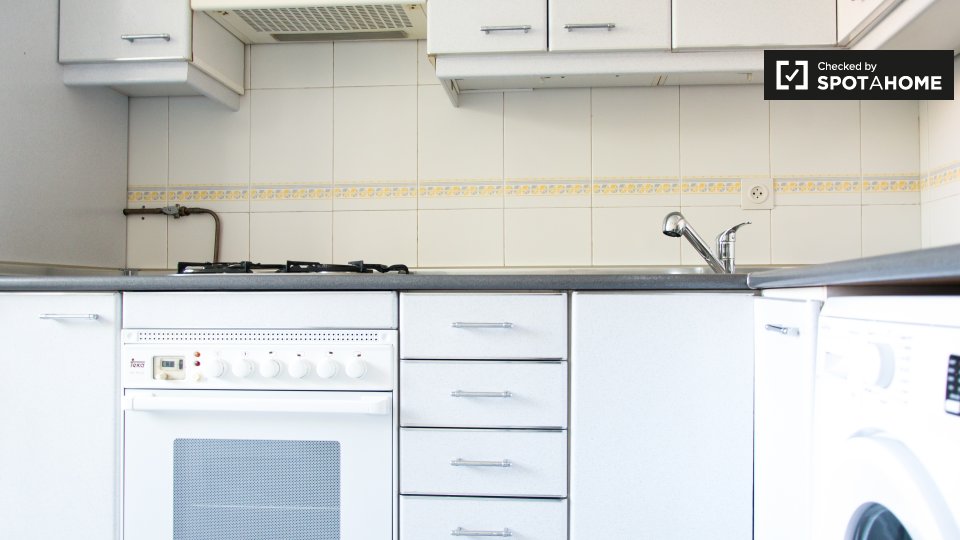 Double room Madrid, 4 beds, 74m² — photo 11