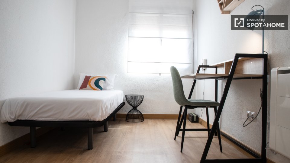 Double room Madrid, 3 beds, 57m² — photo 18