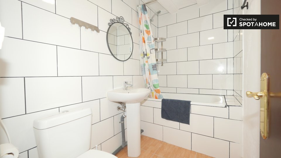 Double room Barcelona, 3 beds, 52m² — photo 12