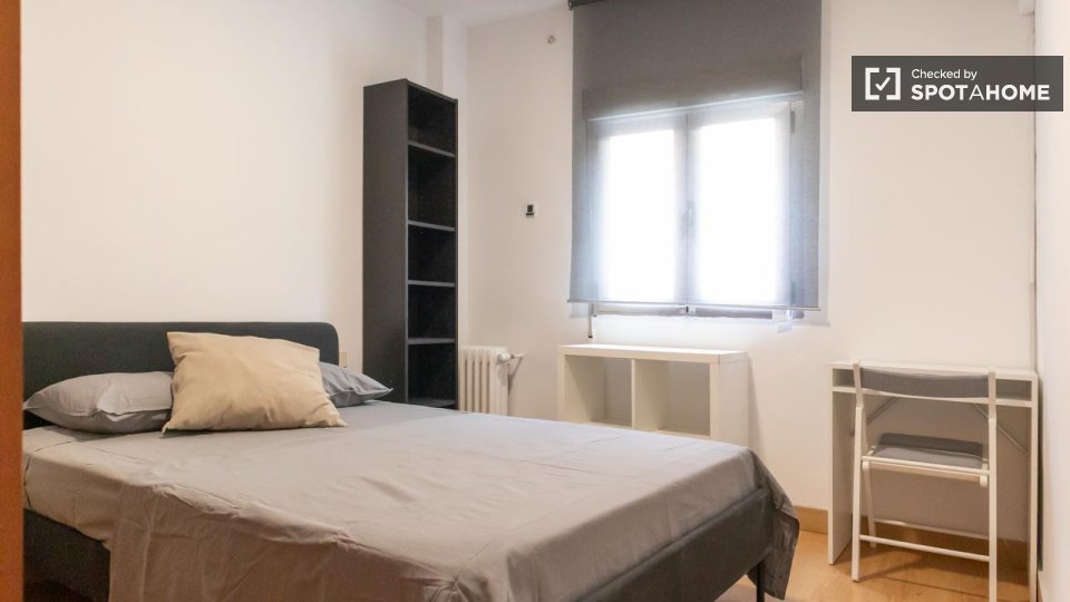 Double room Madrid, 4 beds, 61m² — photo 5
