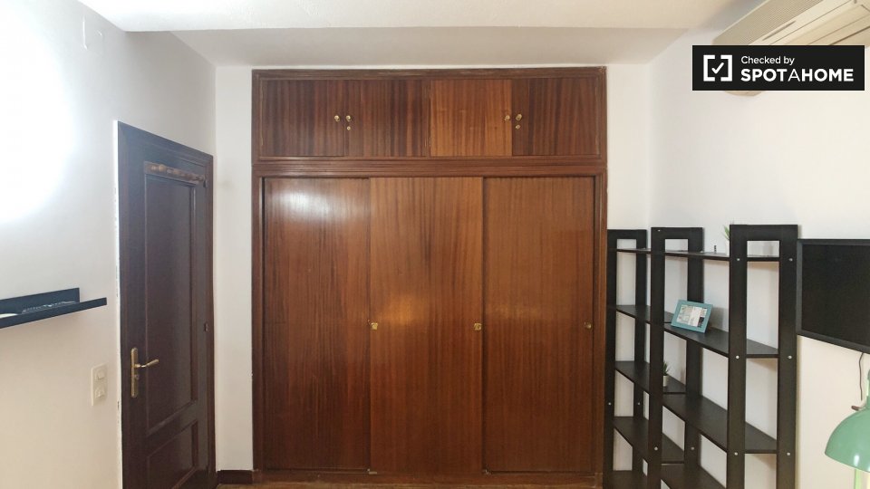 Double room Madrid, 5 beds, 133m² — photo 19