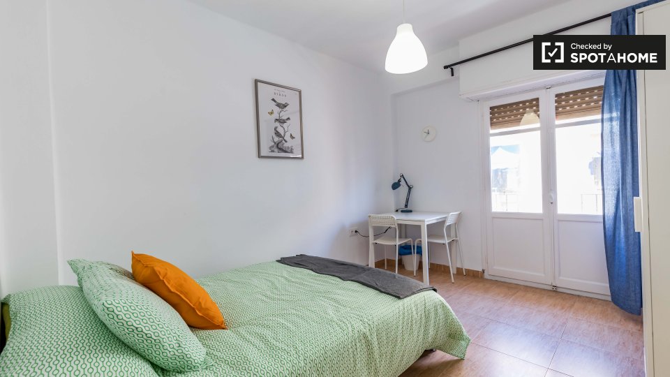 Double room Valencia, 3 beds, 80m² — photo 1