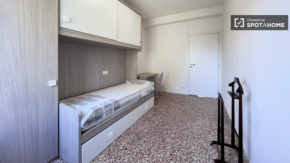 Double room Milan, 3 beds — photo 15