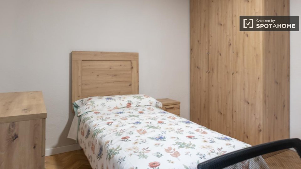 Double room Madrid, 4 beds — photo 15